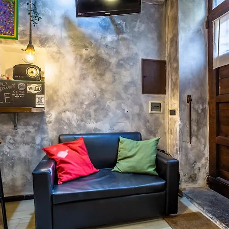 The Magic Hole Apartment *